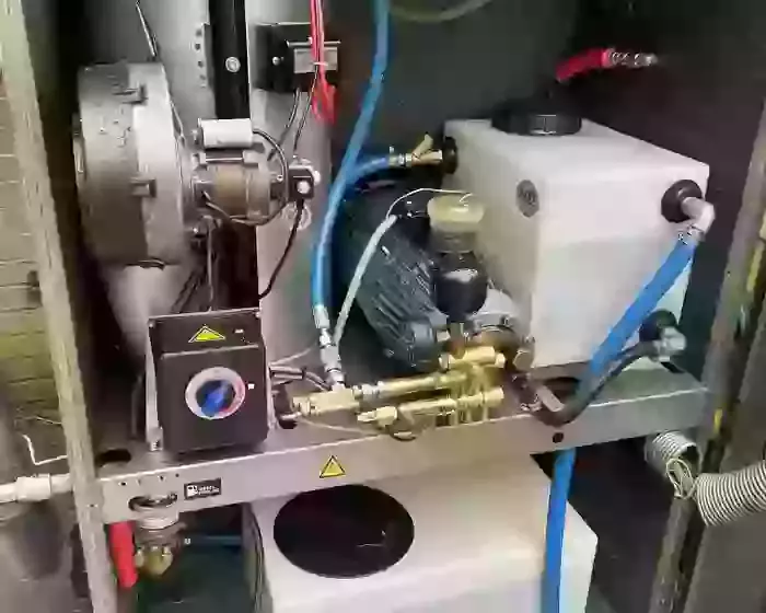 Upgraded inlet water tank and new dedicated fuel tank installed on a Nilfisk SH Truck. The improved setup provides a stable water supply, consistent fuel delivery, and includes a low fuel cut-out for added protection and reliability.